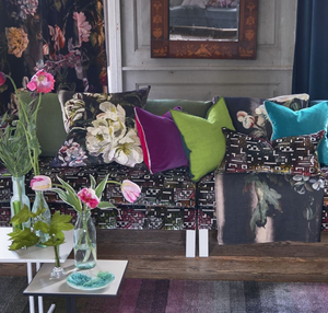 Poduszka dekoracyjna Designers Guild Delft Flower Noir 
