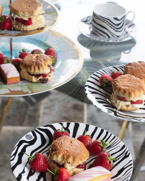 Roberto Cavalli Home dessert plate, from the Zebrage collection