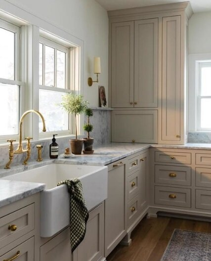 Kinkiet Ziyi projektu Thomas O'Brien marki Visual Comfort