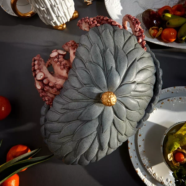 Waza Lukas Soup Monster Tureen L'Objet, z kolekcji Haas Brothers