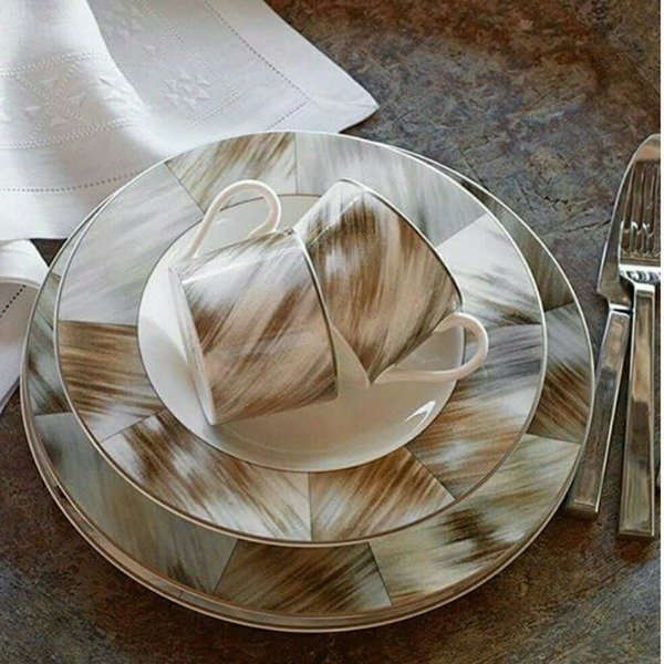 Ralph Raulen Home platter, from the Gwyneth collection