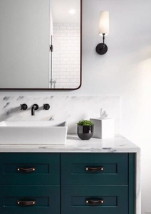 Thomas O'Brien Ziyi wall lamp