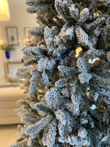 Deluxe Christmas Tree 240 cm - LED 700