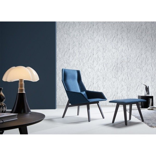 Wallpaper imitating crumpled paper