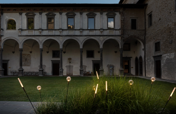 Lampa zewnętrzna Syphasera marki Catellani&Smit