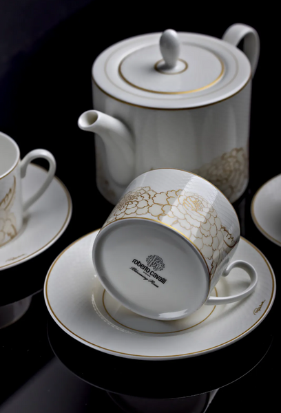 Roberto Cavalli Home teapot from the Blooming Roses collection