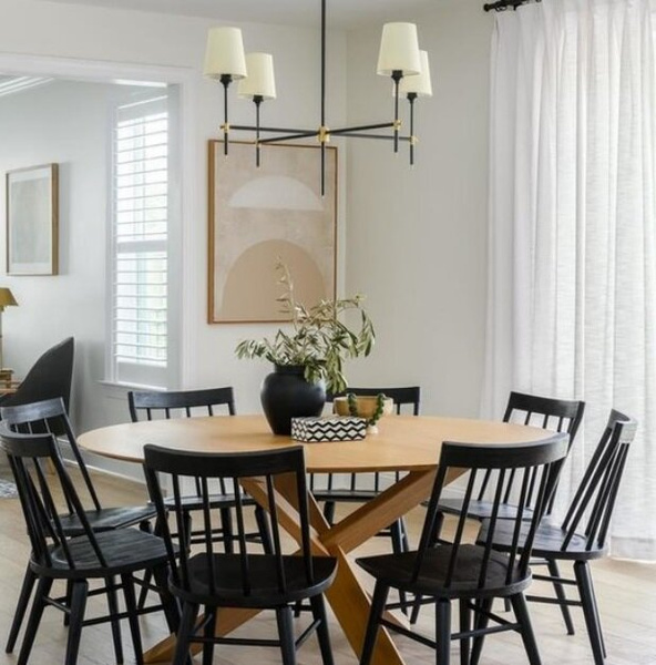 Bryant Large chandelier designed by Thomas O'Brien