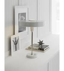 Lampa stołowa Thomas O'Brien Carlo marki Visual Comfort