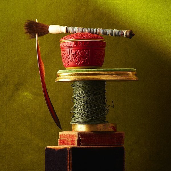 Cinnabar L'Objet scented candle, from the Luminescence collection