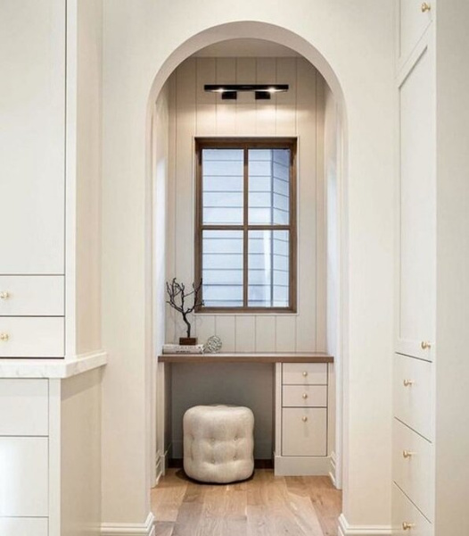 Kinkiet Chapman & Myers Cabinet Maker's Picture 24" marki Visual Comfort