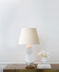 Lampa stołowa Bayliss projektu Kelly Wearstler 