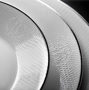 Talerz serwisowy Roberto Cavalli Home, z kolekcji Lizzard (Platin-Large)