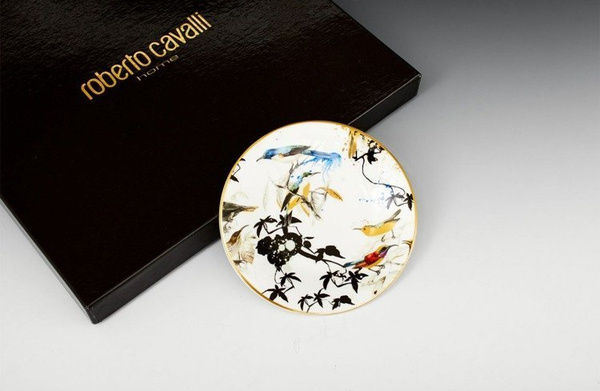 Set of six Roberto Cavalli Home dinner plates, from the Garden's Birds collection
