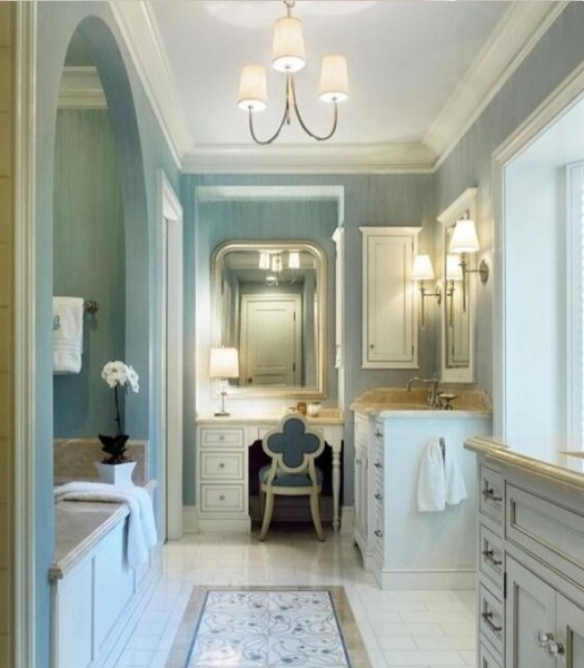 Reed Small chandelier designed by Thomas O'Brien