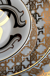 Zestaw sześciu talerzy do chleba i masła Roberto Cavalli Home, z kolekcji Monogram Gold