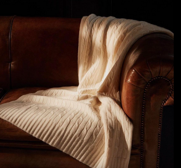 Koc kaszmirowy Ralph Lauren Home, z kolekcji Cable (Burnished Chamois)