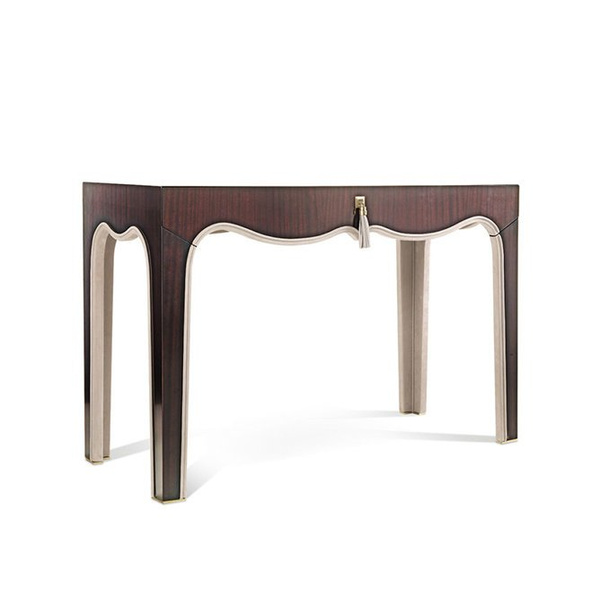 Royal dressing table by Gianfranco Ferré Home