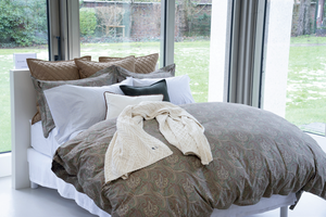 Ralph Lauren Home comforter cover, from the Tattersal collection (NaviWhite)