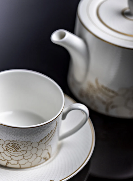 Roberto Cavalli Home teapot from the Blooming Roses collection