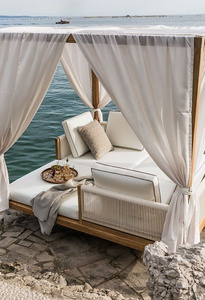 Smania Amalfi garden canopy bed