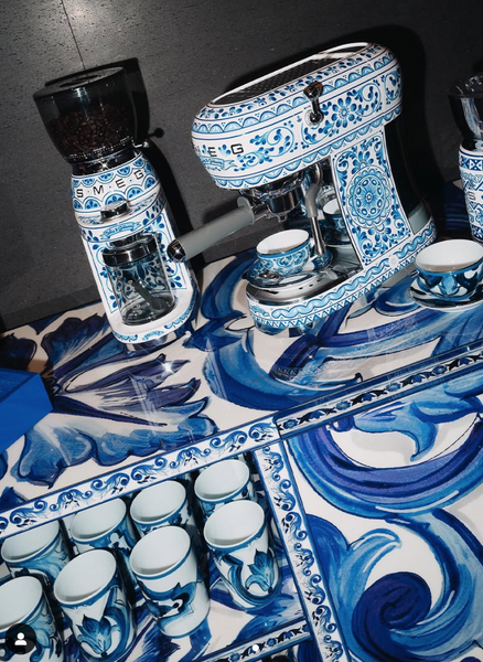The Dolce&Gabbana cup and cappuccino saucer from the Blu Mediterraneo collection