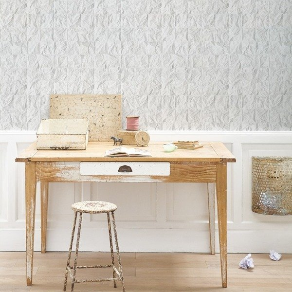 Wallpaper imitating crumpled paper