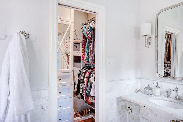 Kinkiet Barbara Barry, Aspect