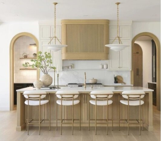 Aerin Mollino Medium Chandelier