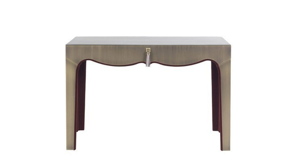 Royal dressing table by Gianfranco Ferré Home