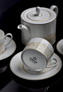 Roberto Cavalli Home teapot from the Blooming Roses collection