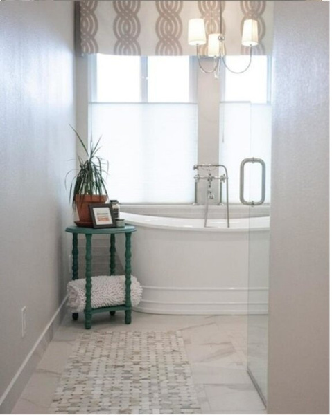 Reed Small chandelier designed by Thomas O'Brien