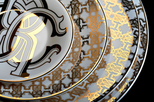 Zestaw dwóch filiżanek do kawy marki Roberto Cavalli Home, z kolekcji Monogram Gold