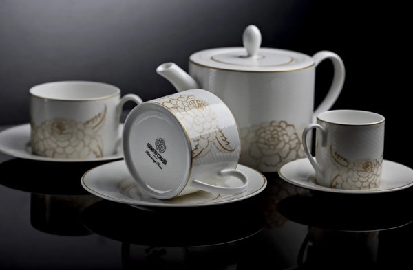 Roberto Cavalli Home teapot from the Blooming Roses collection