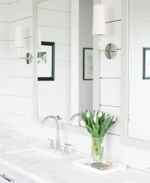 Thomas O'Brien Ziyi wall lamp