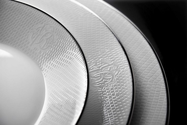 Talerz deserowy Roberto Cavalli, z kolekcji Lizzard (Platin)