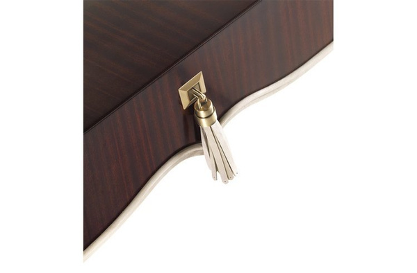 Royal dressing table by Gianfranco Ferré Home